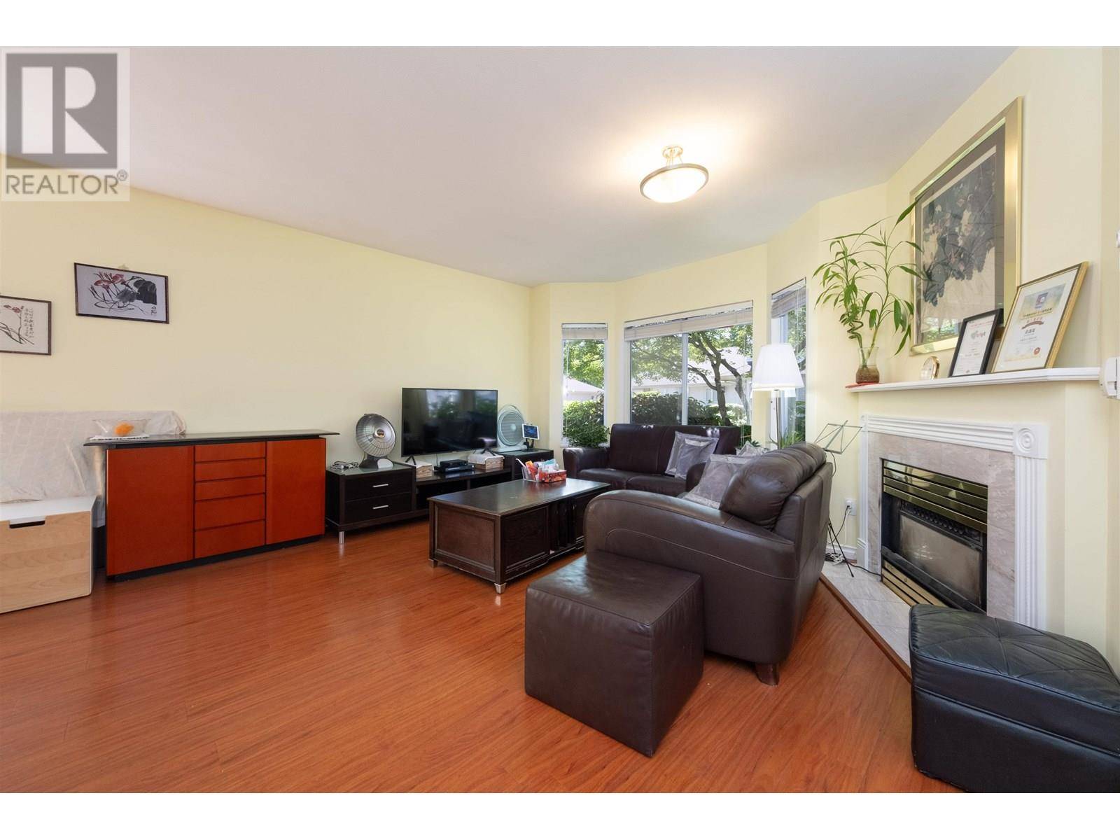Burnaby, BC V5H1H7,3701 THURSTON ST #35