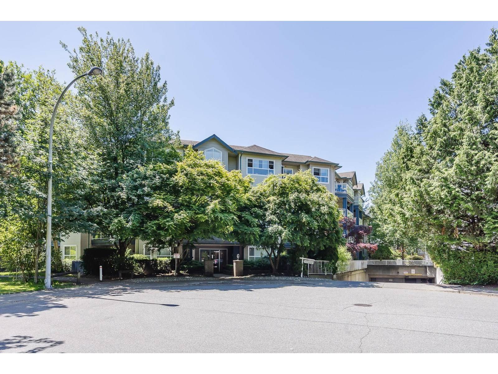 Surrey, BC V3W1J2,8115 121A #407