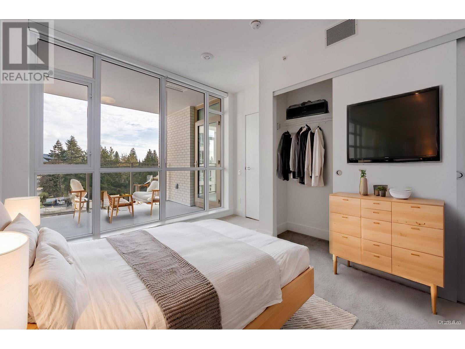 North Vancouver, BC V7J0E8,2325 EMERY CT #407