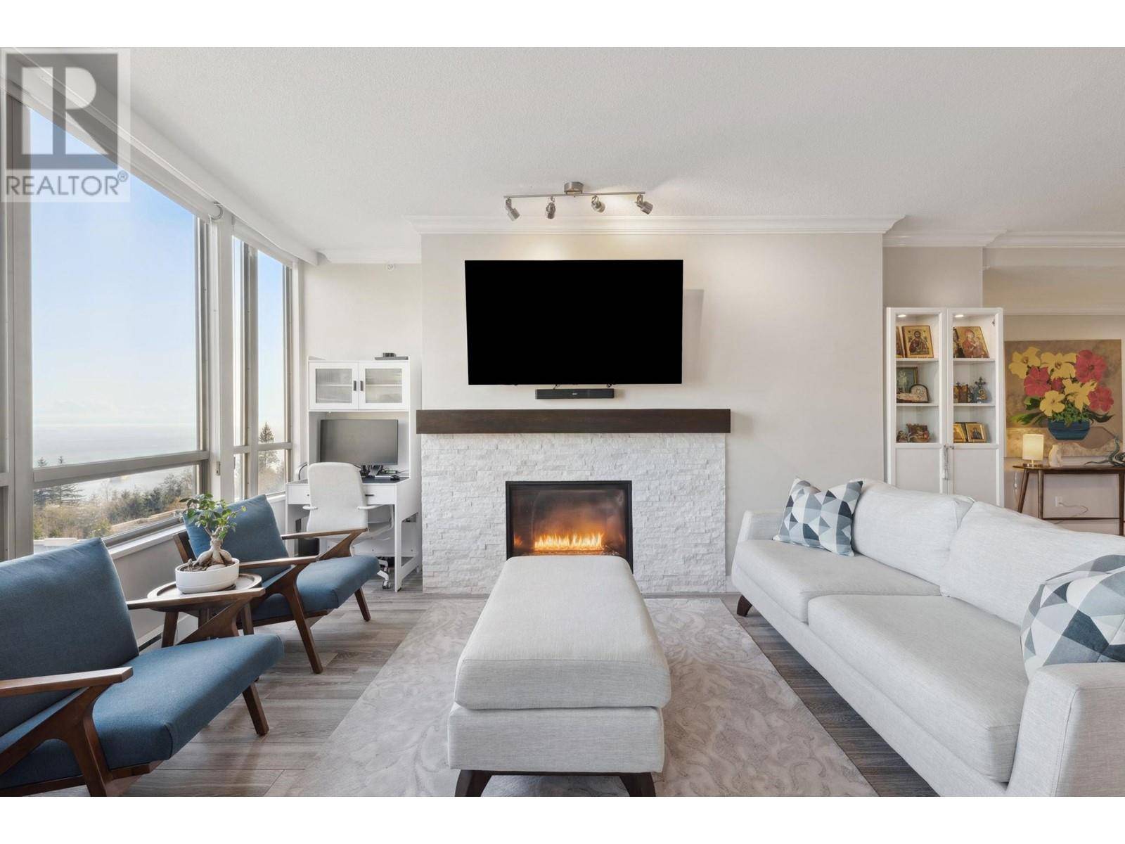 West Vancouver, BC V7S4W1,3131 DEER RIDGE DR #302
