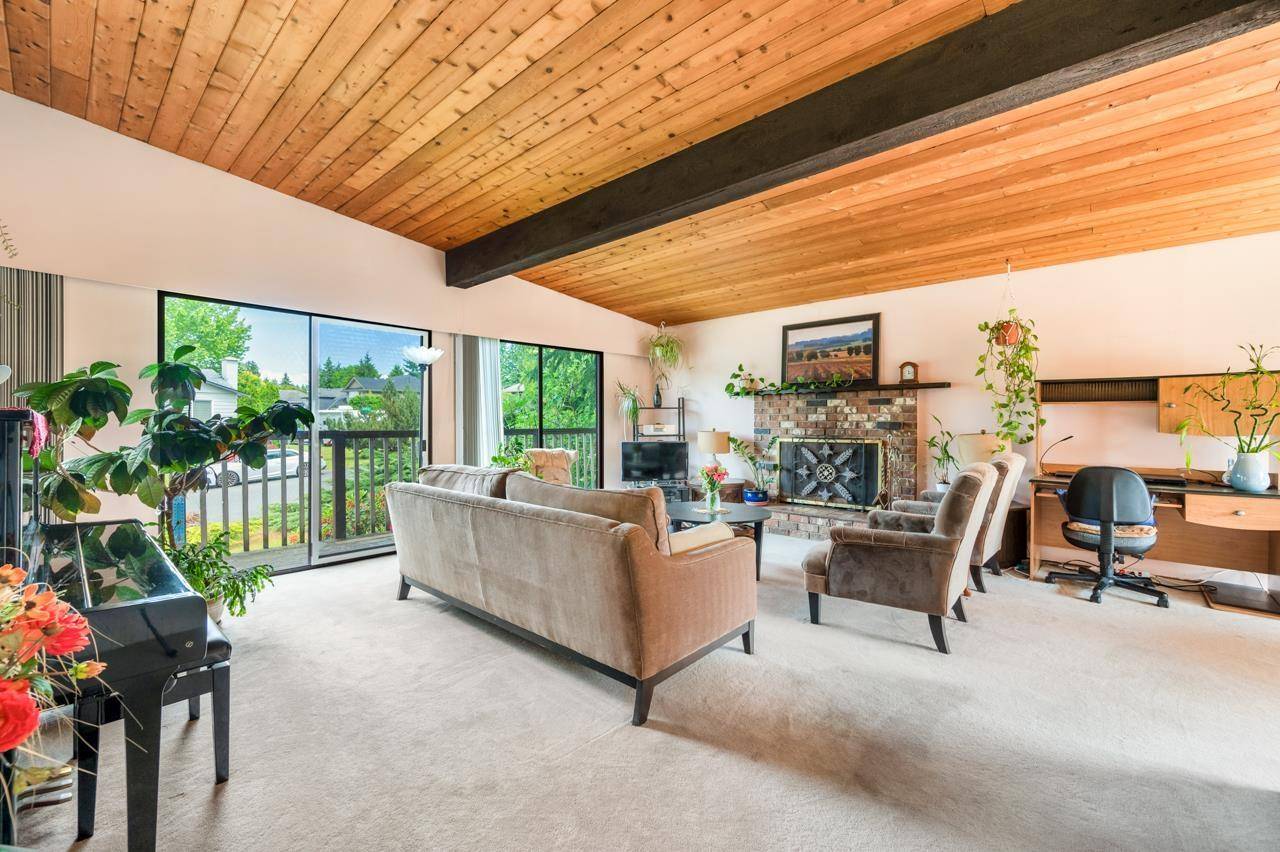 Delta, BC V4C3Y8,11148 84B AVENUE