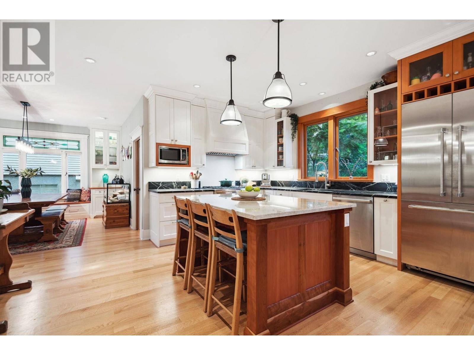 North Vancouver, BC V7L1L9,346 E 5TH STREET