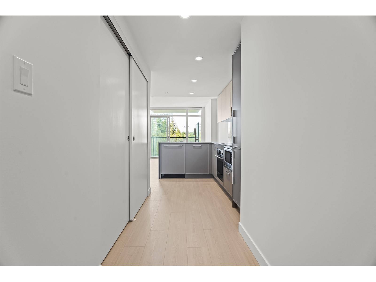Surrey, BC V3T0V8,13745 GEORGE JUNCTION #505