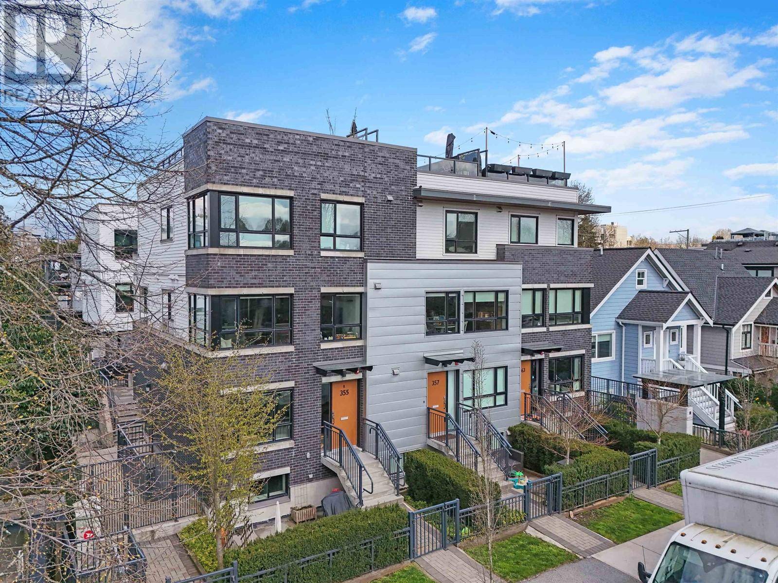 Vancouver, BC V5T2T7,355 E 16TH AVENUE