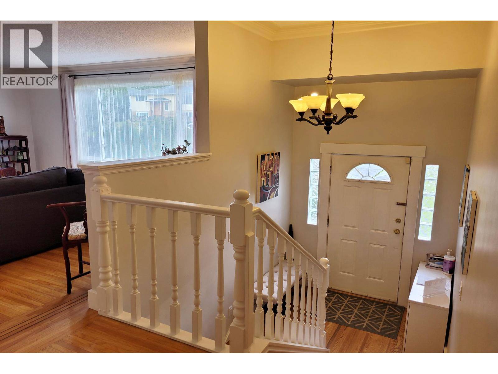 Burnaby, BC V5E2B8,7921 BURNFIELD CRESCENT