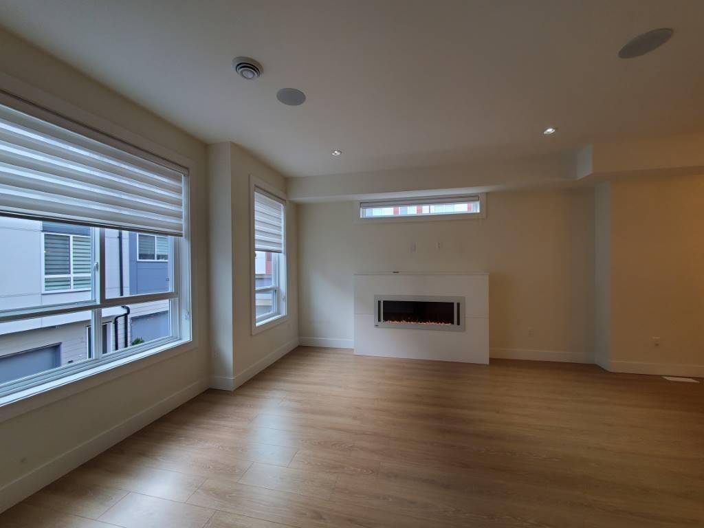 Surrey, BC V4A0C6,1670 160 STREET
