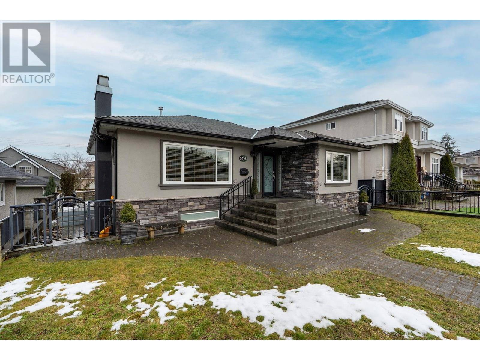 Vancouver, BC V5R3J9,5516 CLARENDON STREET