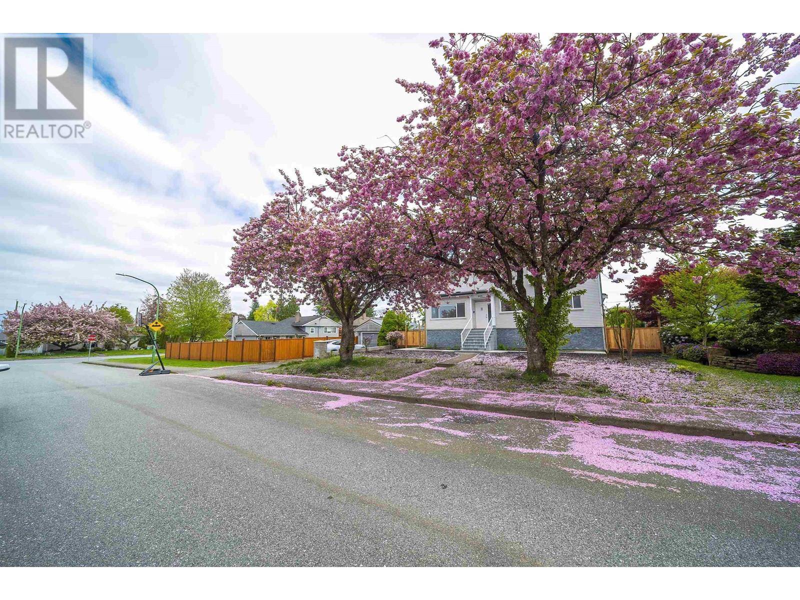 Burnaby, BC V3N2L9,8684 12TH AVENUE