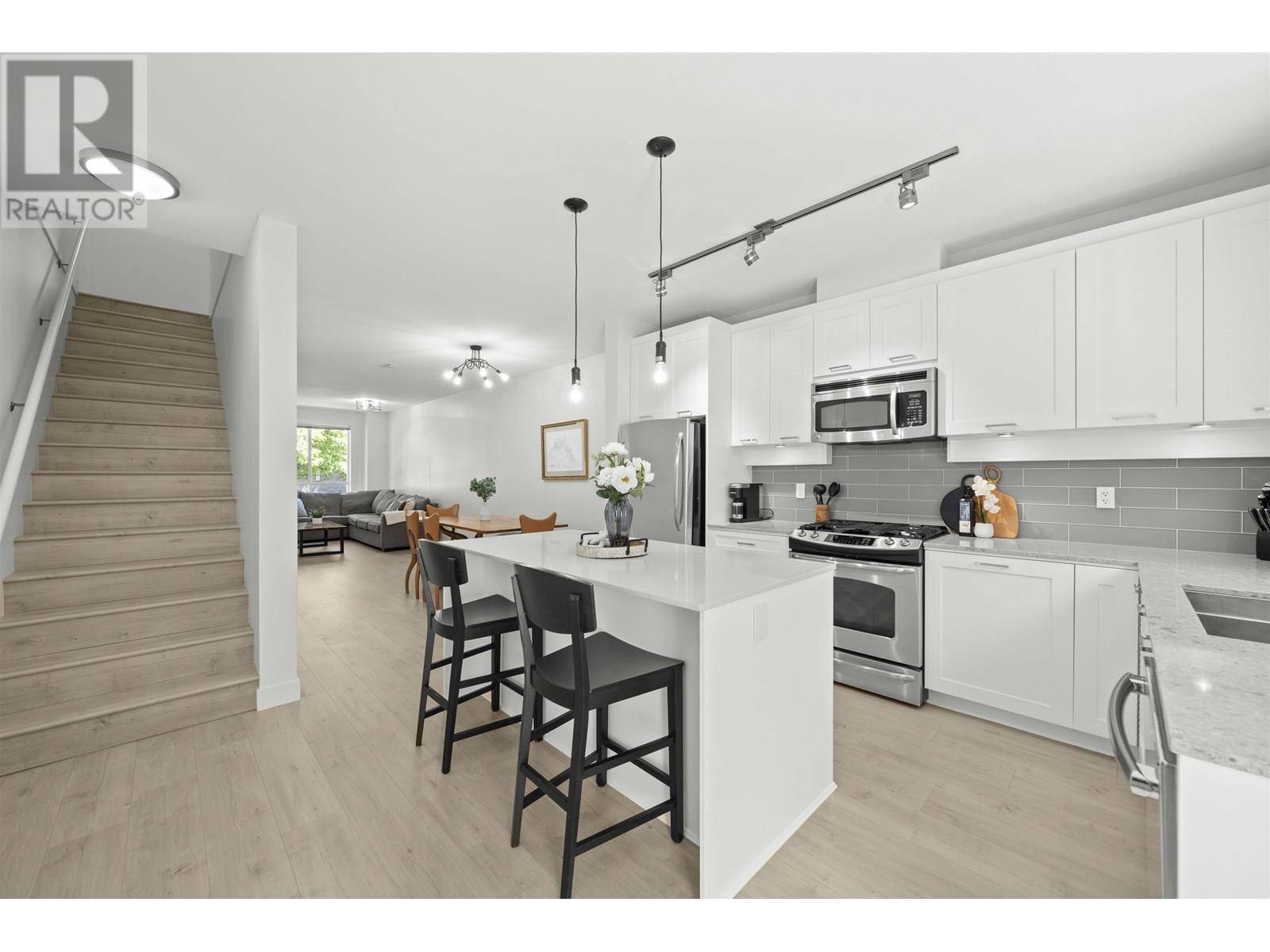 Coquitlam, BC V3E0H2,3395 GALLOWAY AVE #3