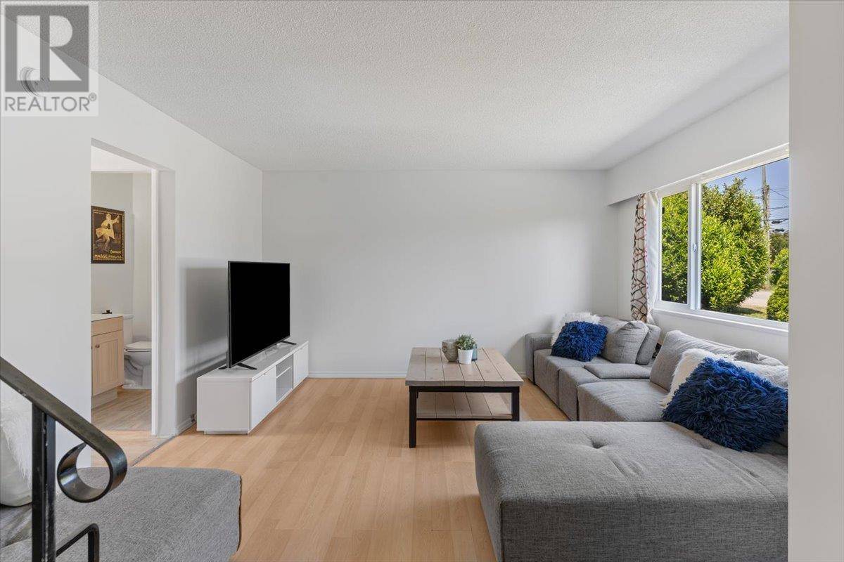 Port Coquitlam, BC V3B3T3,3265 VINCENT STREET