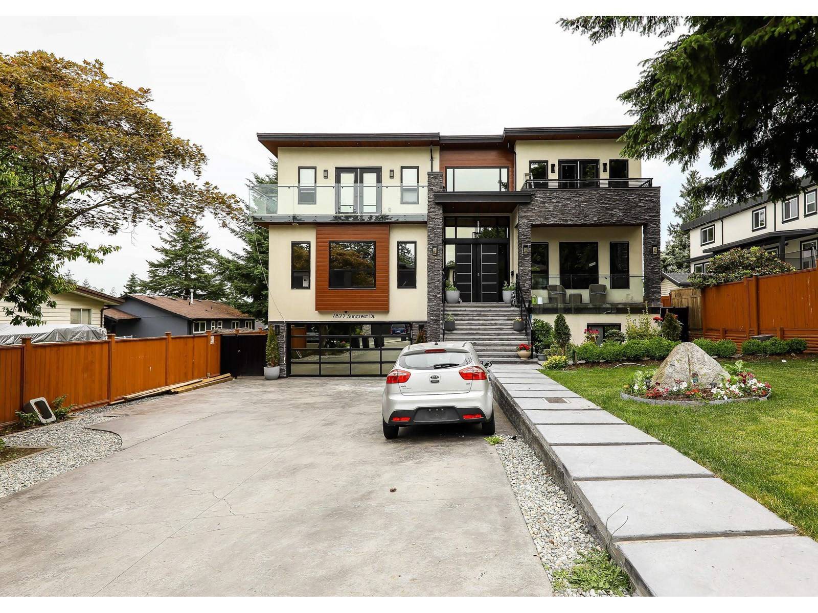 Surrey, BC V3W6A9,7822 SUNCREST DRIVE
