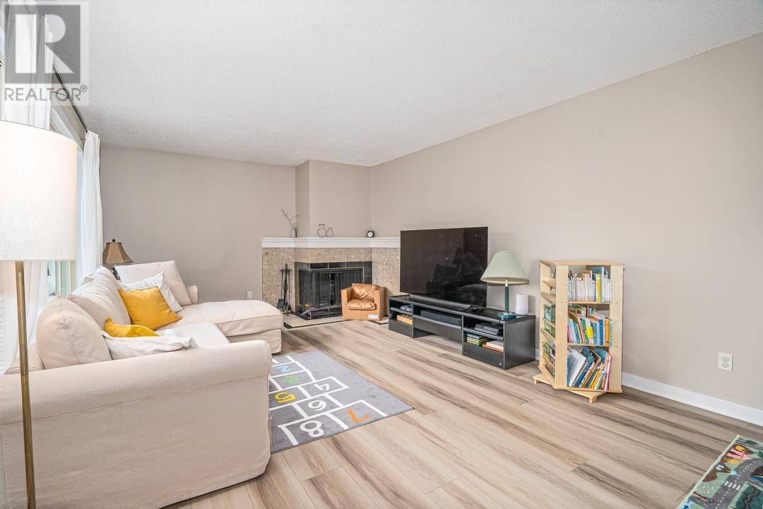 Tsawwassen, BC V4M3T9,5421 10TH AVE #109