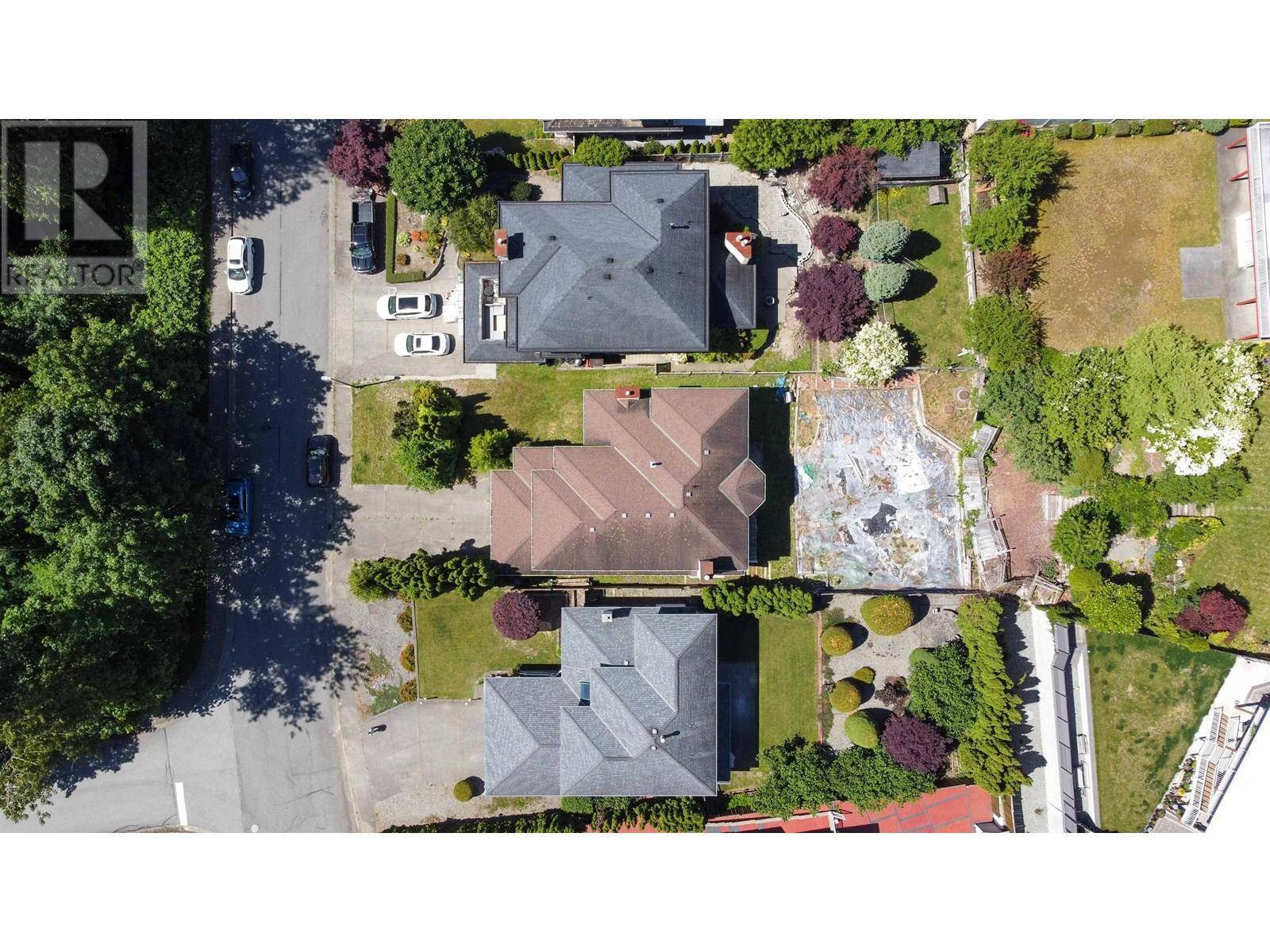 Coquitlam, BC V3K6P4,2267 SORRENTO DRIVE