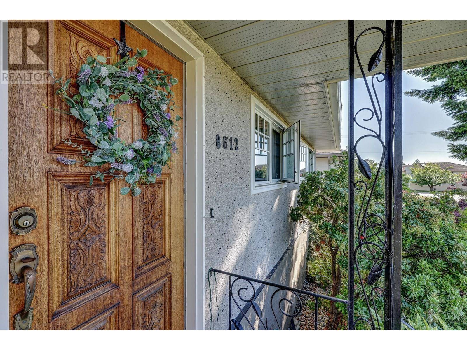 Burnaby, BC V3N2P8,8612 11TH AVENUE