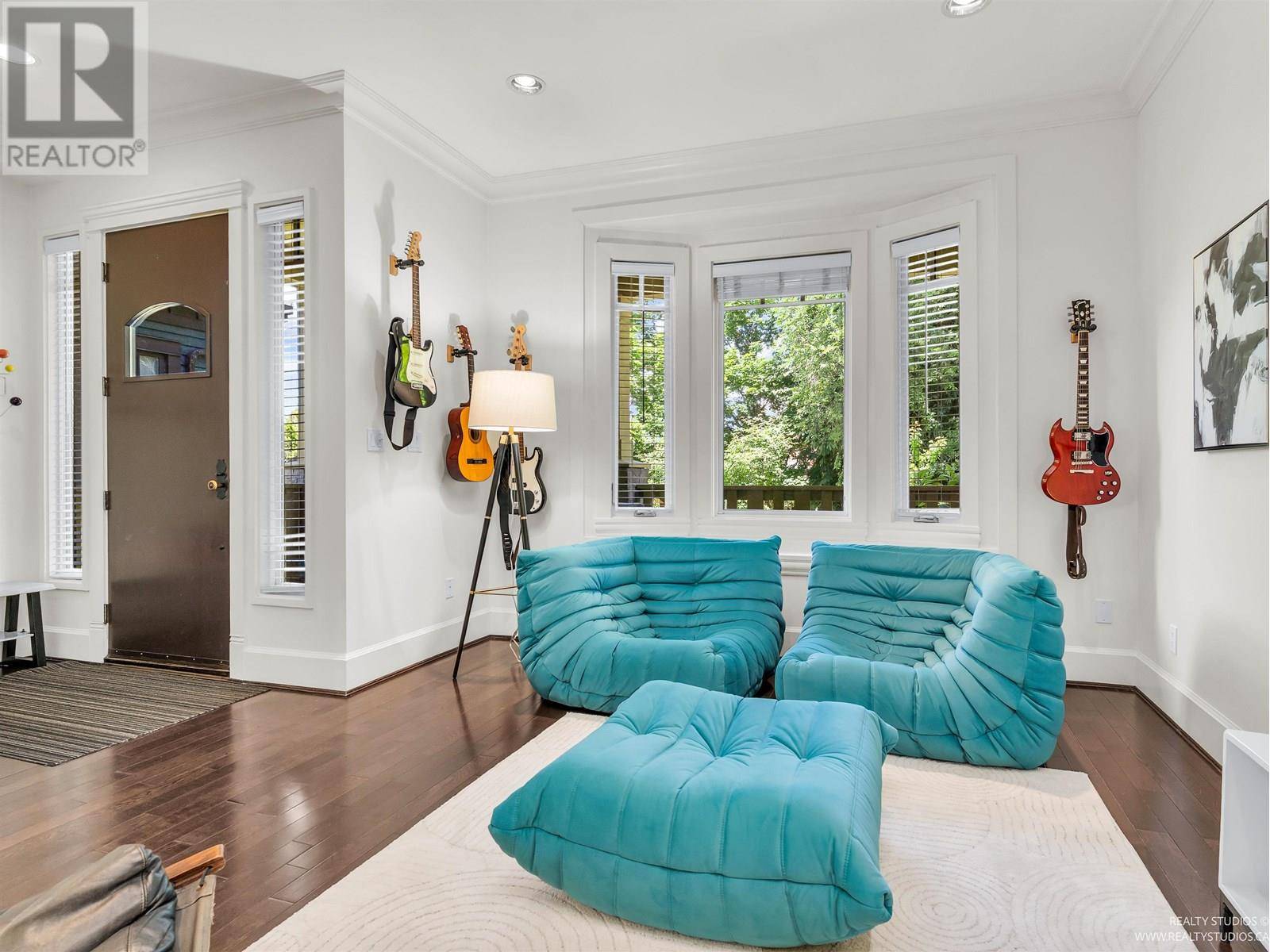Vancouver, BC V5Y1T2,388 W 11TH AVENUE