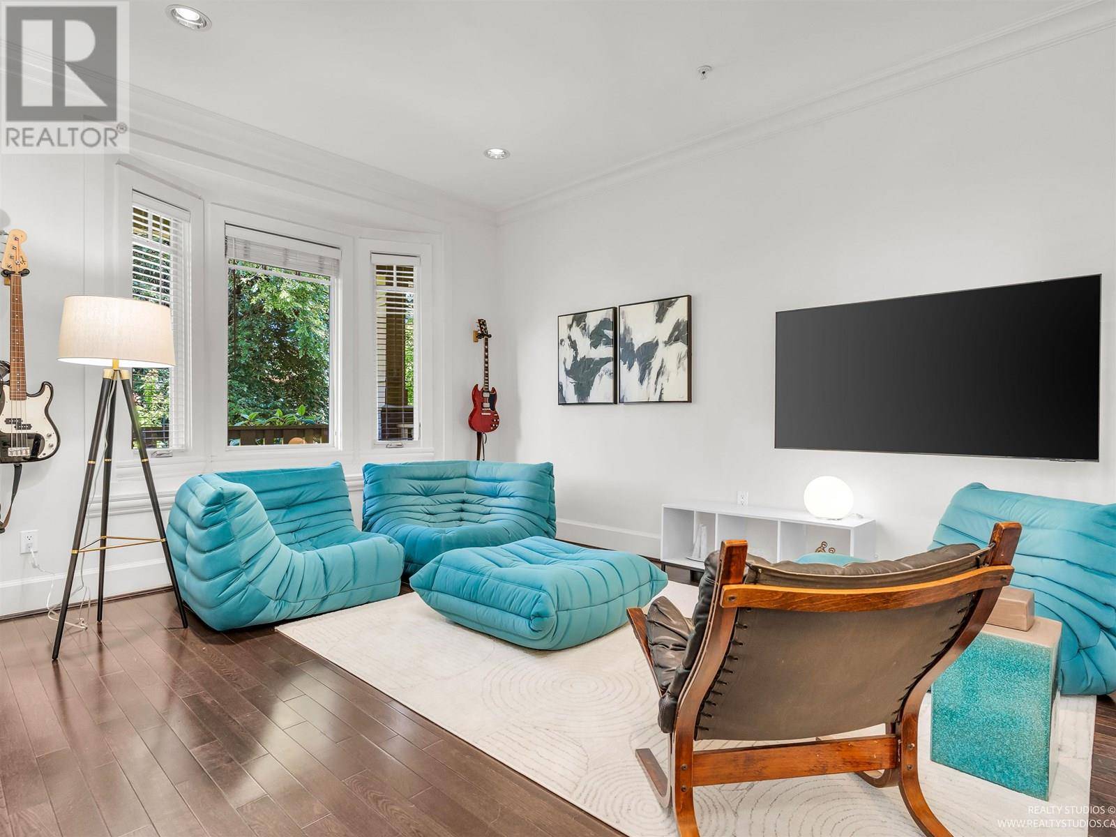 Vancouver, BC V5Y1T2,388 W 11TH AVENUE