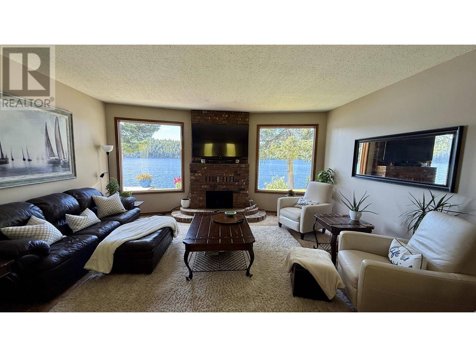 Lac La Hache, BC V0K1M0,5716 MEADE ROAD