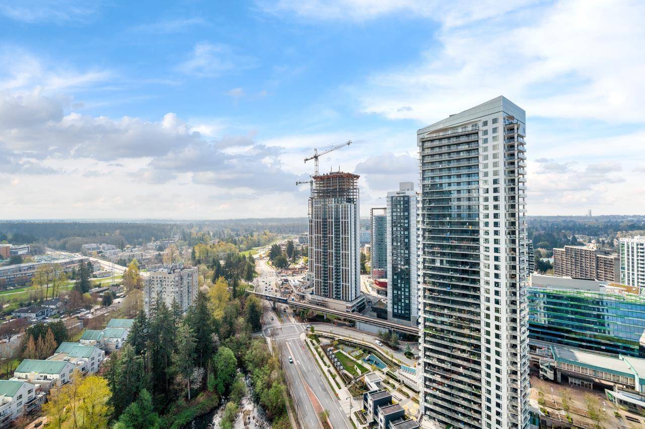 Surrey, BC V3T0L5,13696 100 #3805