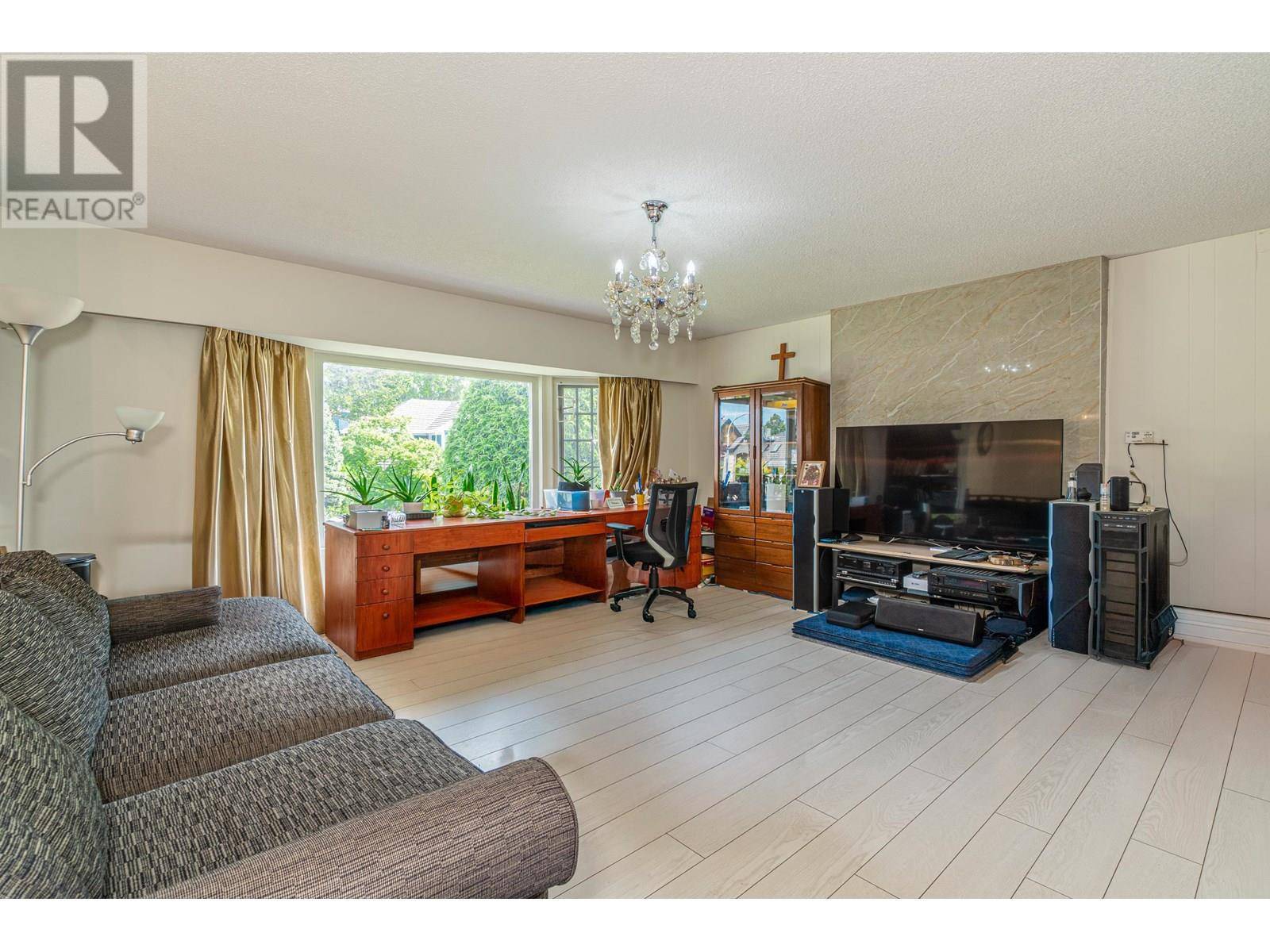 Richmond, BC V7C3B8,5580 CHEMAINUS DRIVE