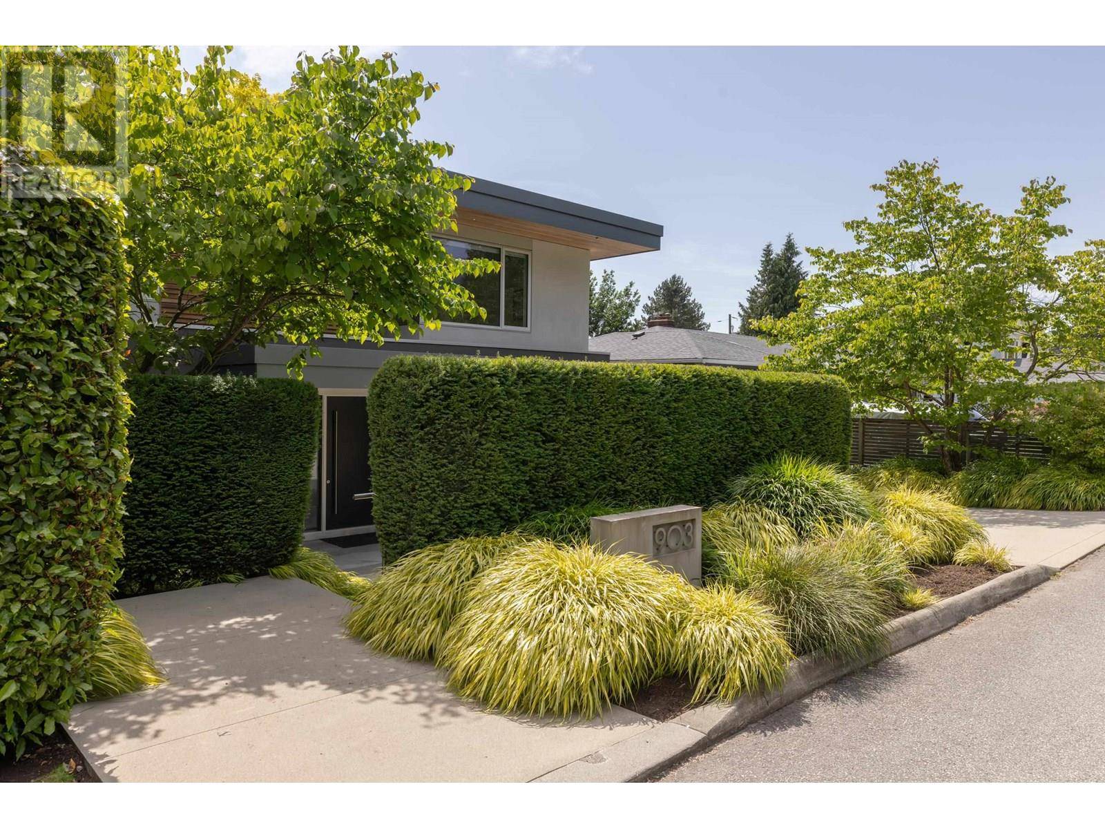 North Vancouver, BC V7R1R1,903 LEOVISTA AVENUE