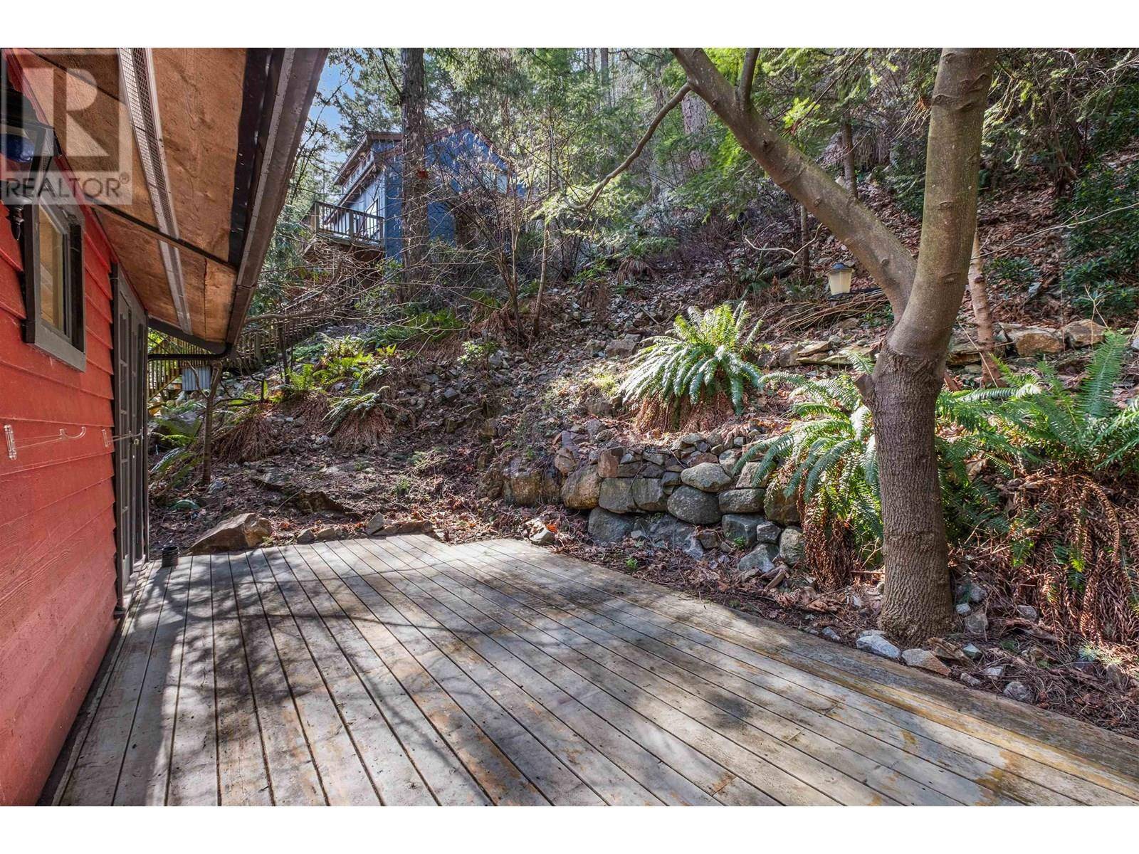 Bowen Island, BC V0N1G1,1312 HILLCREST ROAD
