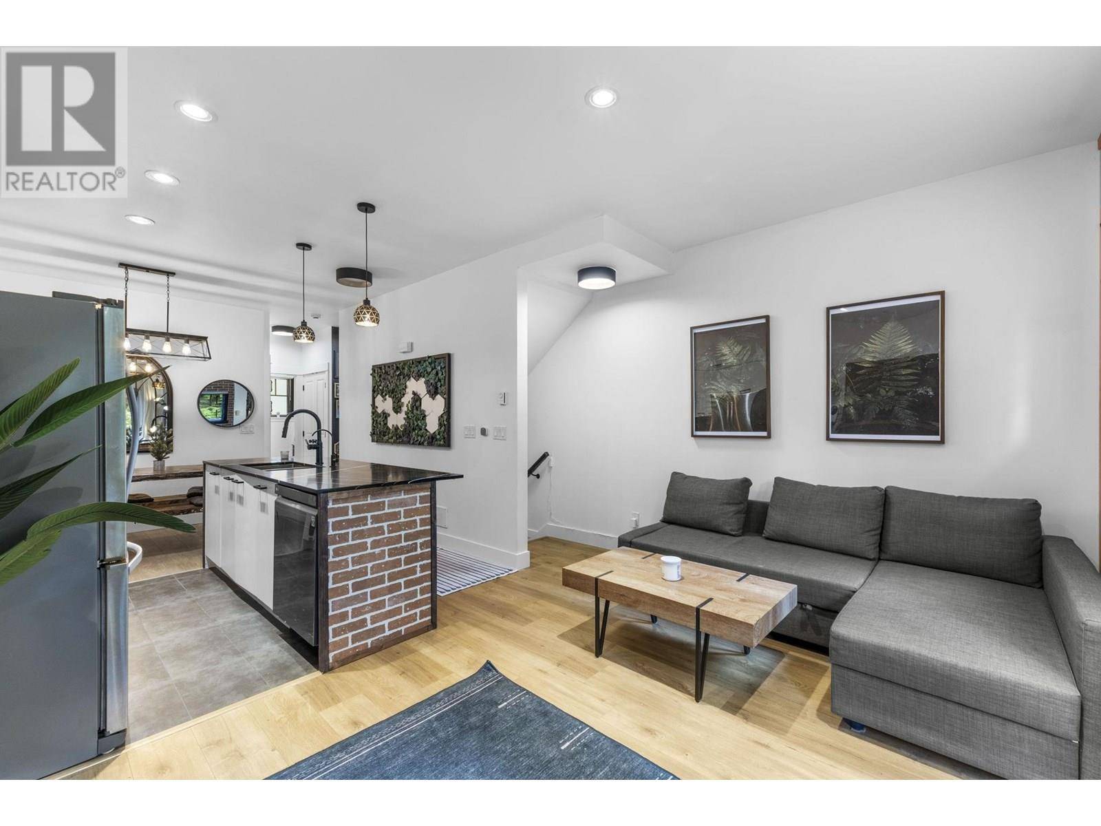 Port Moody, BC V3H2M1,3382 VIEWMOUNT DR #121