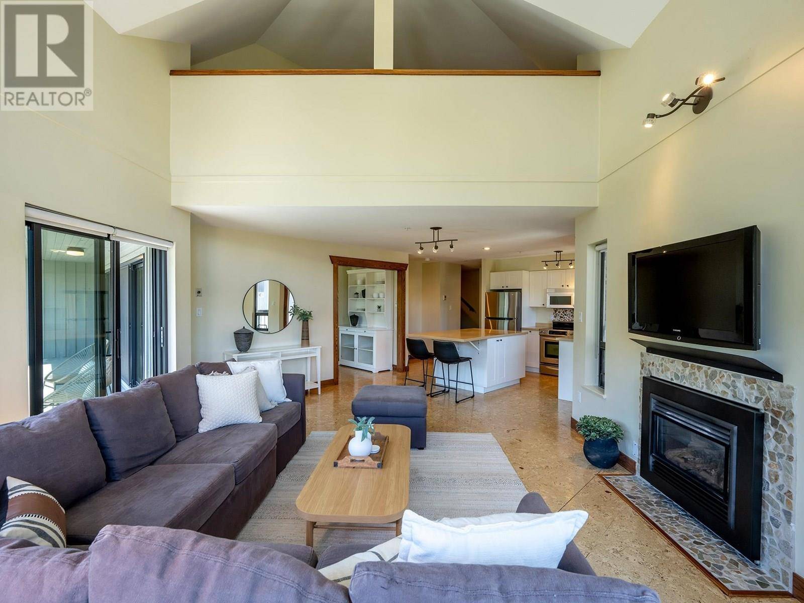 Whistler, BC V8E0T5,3212 BLUEBERRY DR #301