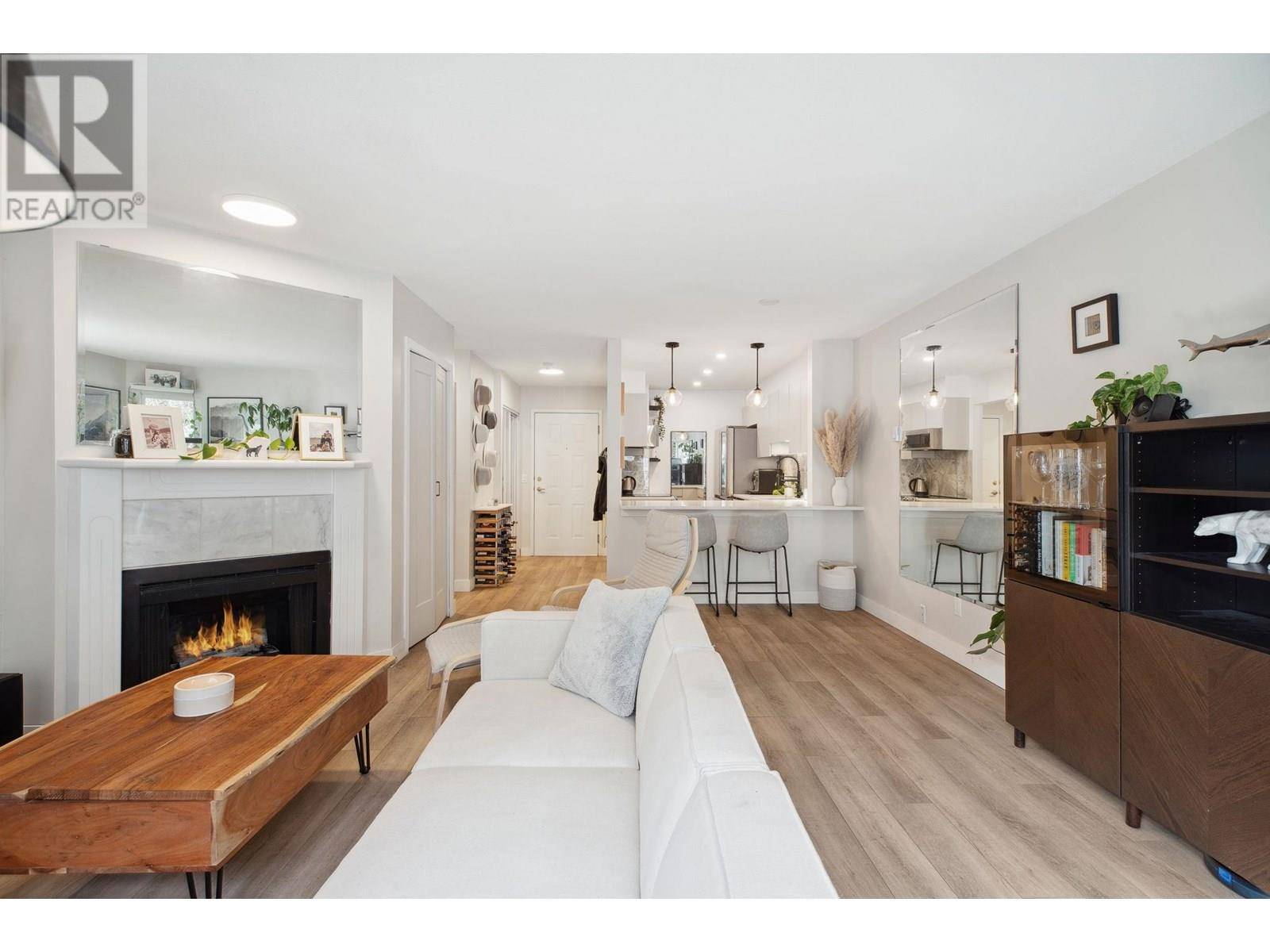 North Vancouver, BC V7M2N5,1535 CHESTERFIELD AVE #102