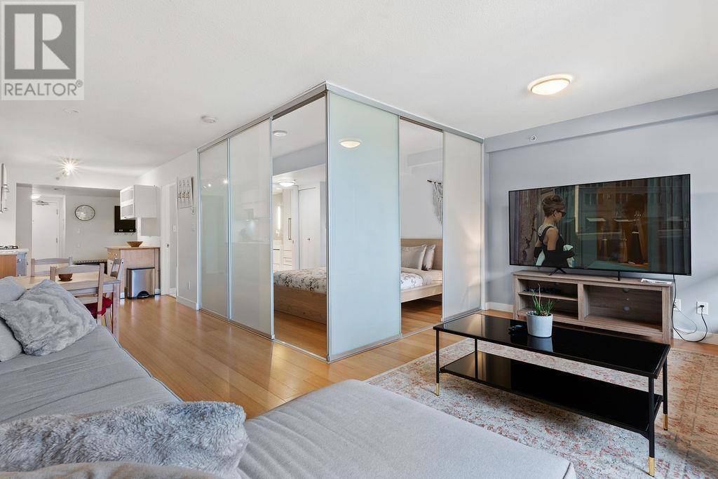 Vancouver, BC V6A0B1,718 MAIN ST #406