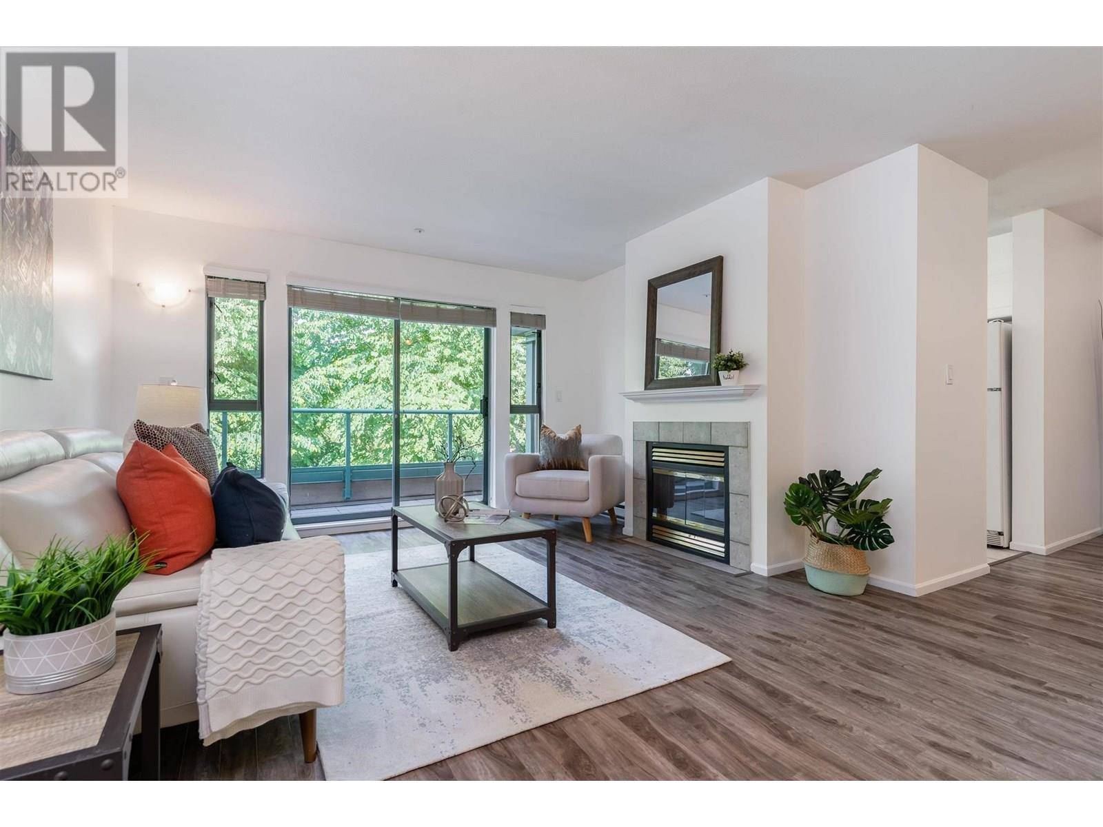 North Vancouver, BC V7J3V3,223 MOUNTAIN HWY #PH12