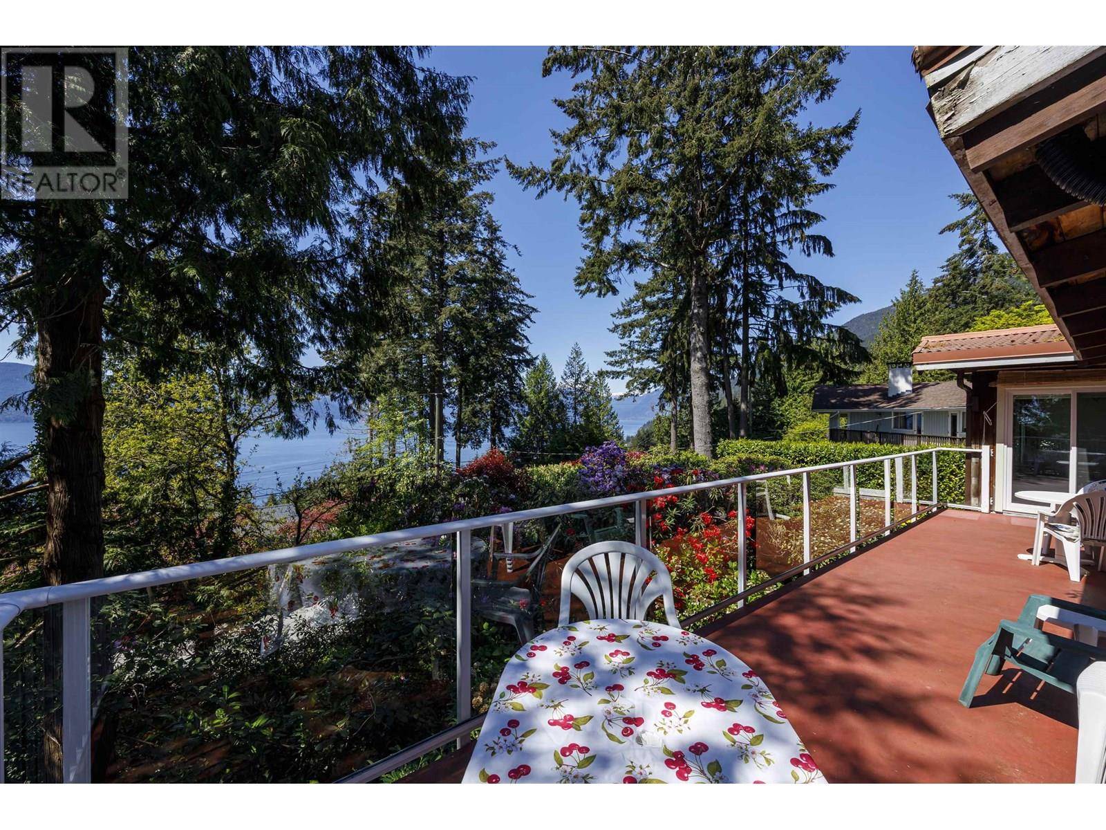Lions Bay, BC V0N2E0,90 OCEANVIEW ROAD