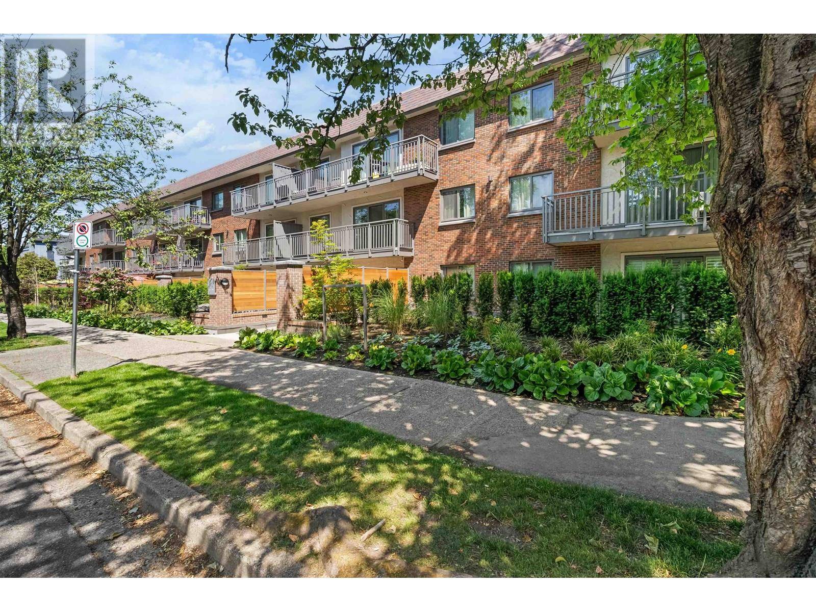 Vancouver, BC V6K1V5,2121 West 6TH AVE #101