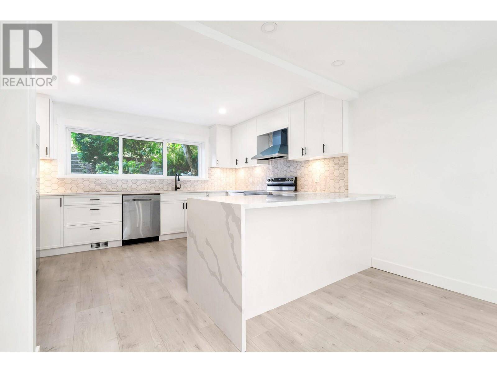Port Moody, BC V3H1N6,1126 CHATEAU PLACE