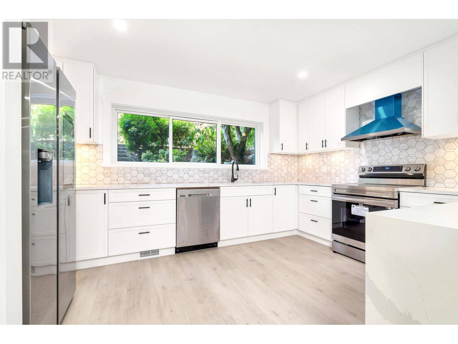 Port Moody, BC V3H1N6,1126 CHATEAU PLACE