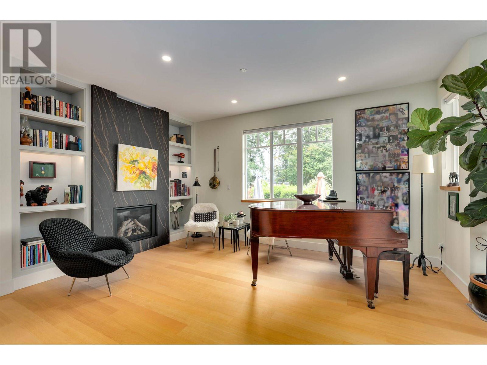 West Vancouver, BC V7V3T6,828 17TH STREET