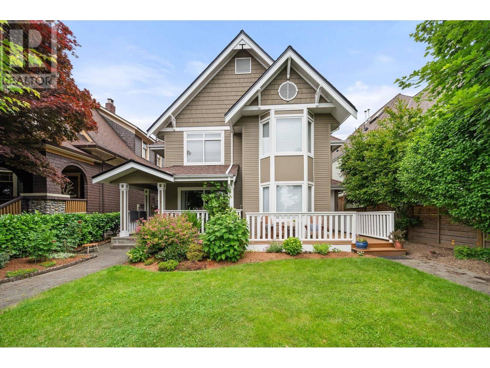North Vancouver, BC V7L2E1,262 E 10 STREET