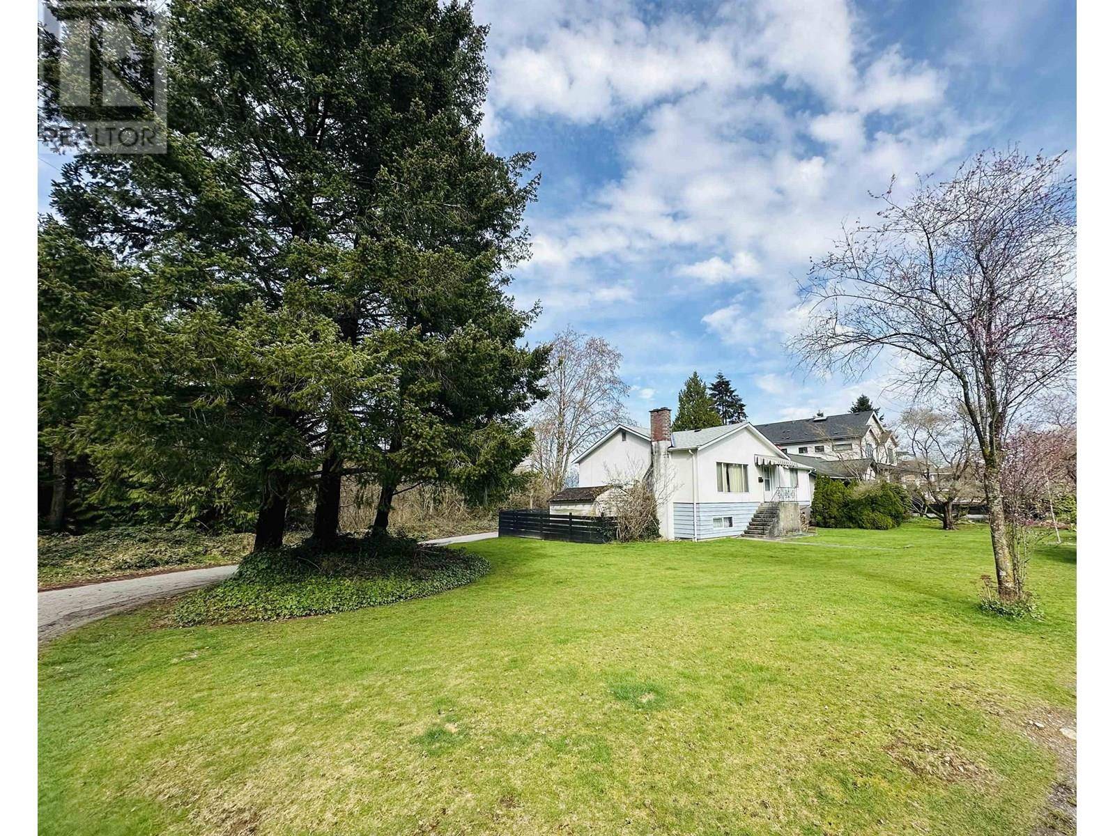 Vancouver, BC V5R1J1,2925 E 25TH AVENUE