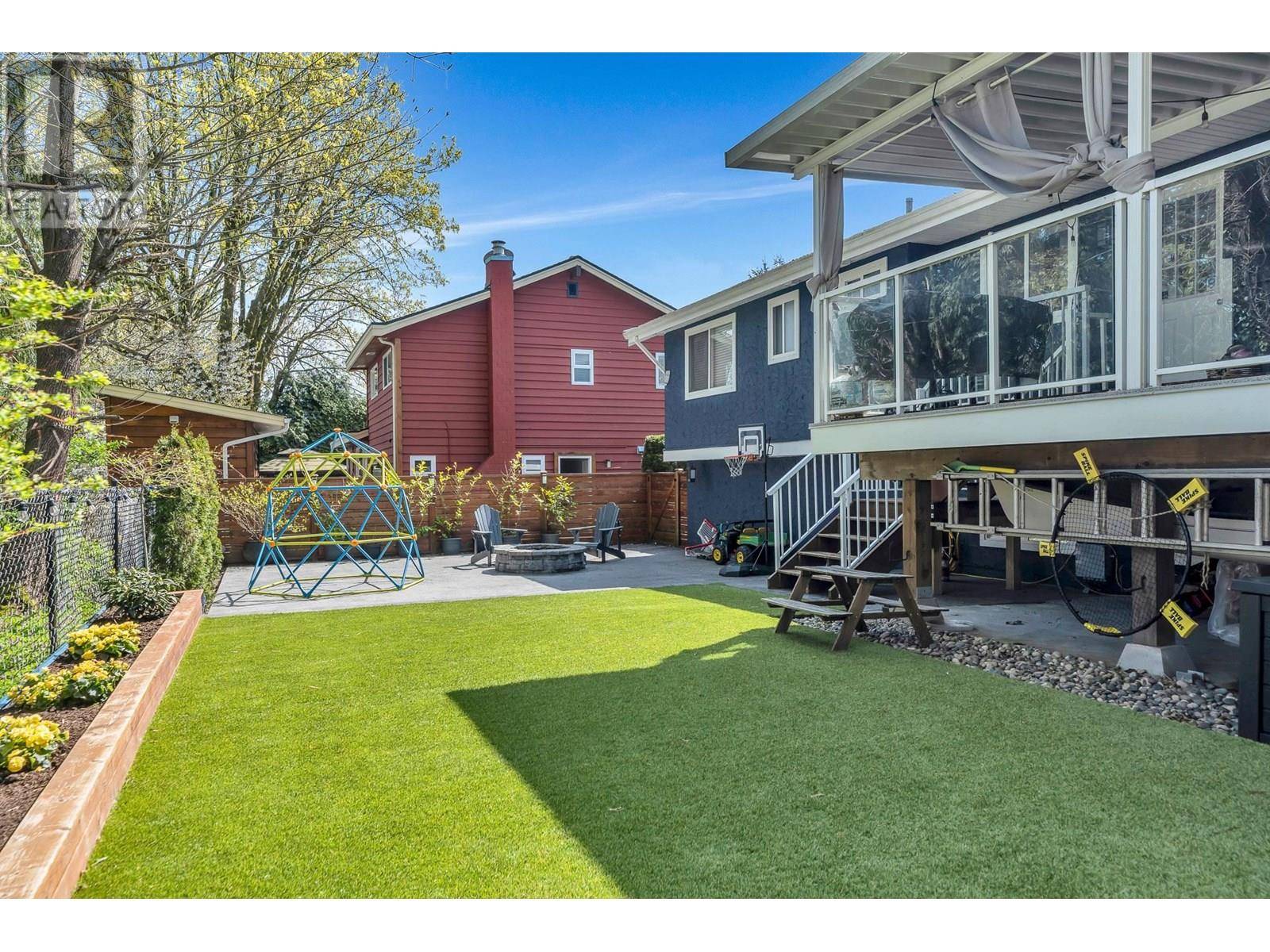Pitt Meadows, BC V3Y1N8,19757 116A AVENUE