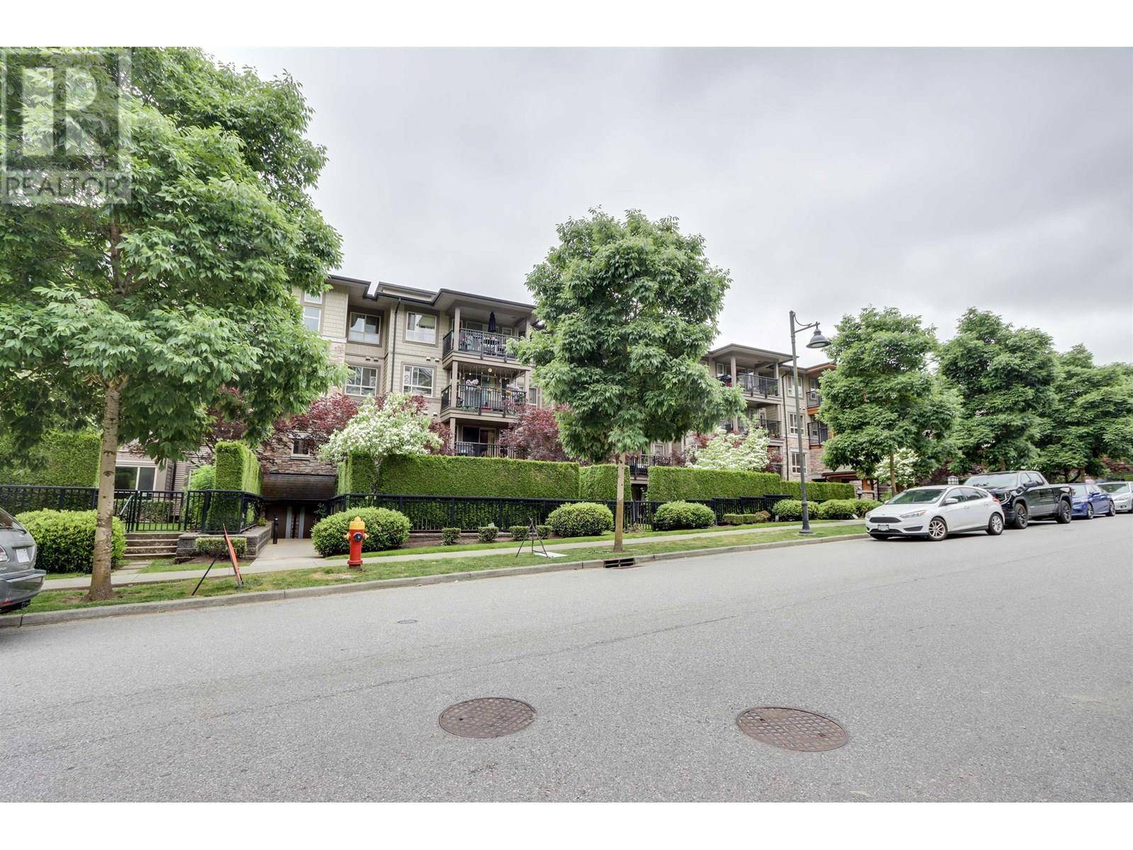 Coquitlam, BC V3E0B9,3178 DAYANEE SPRINGS BLVD #408