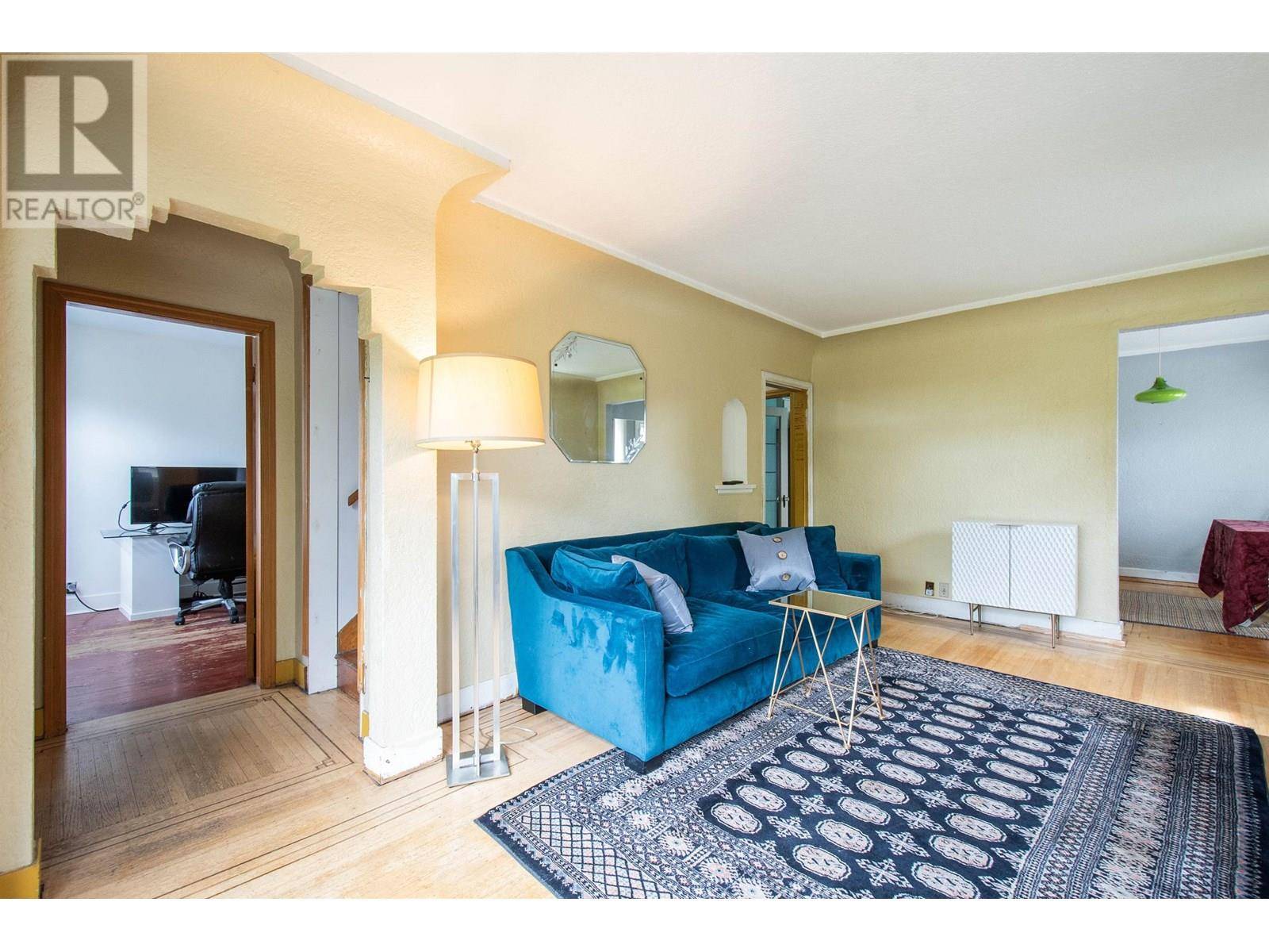 Vancouver, BC V5N5E7,2686 NANAIMO STREET