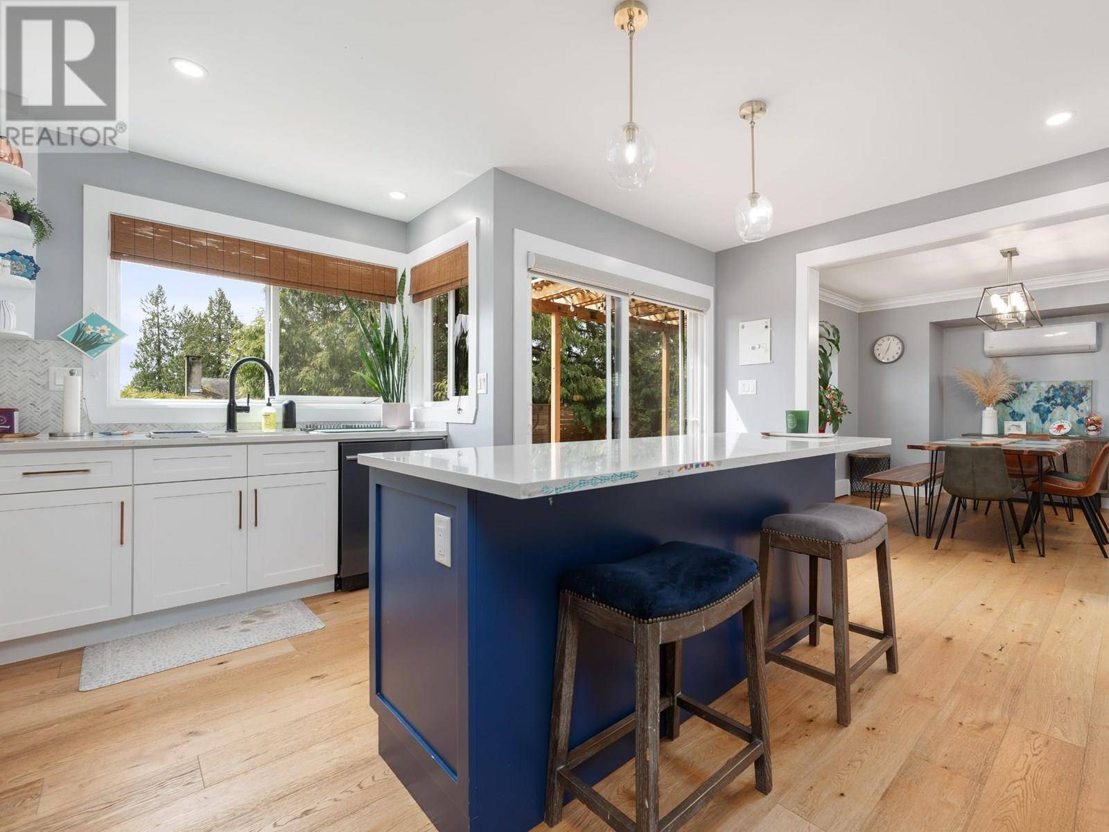 Coquitlam, BC V3K6C5,374 BALFOUR DRIVE