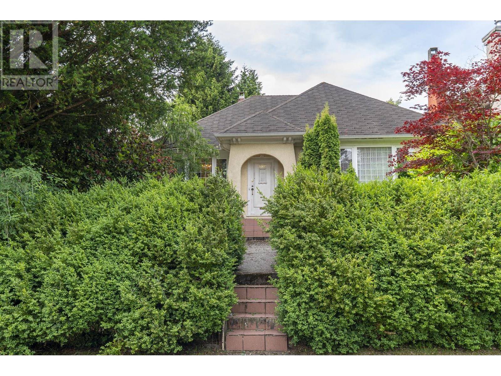 Vancouver, BC V6R2M7,4660 W 11TH AVENUE