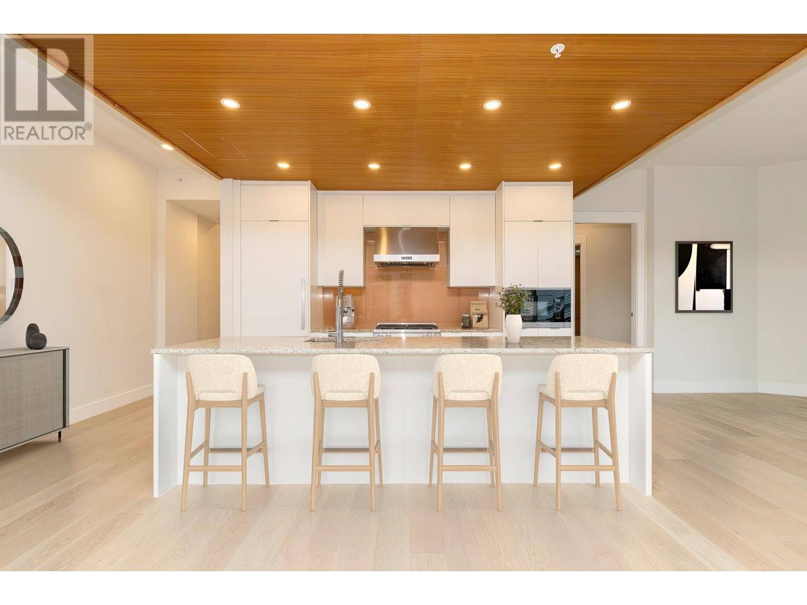 West Vancouver, BC V7W2B2,6687 NELSON AVE #401