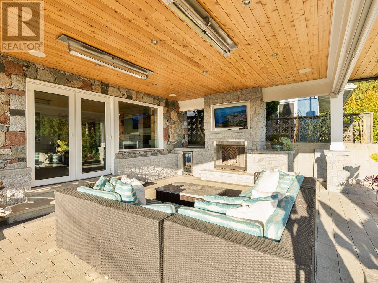 North Vancouver, BC V7N3H6,310 BEAVER ROAD