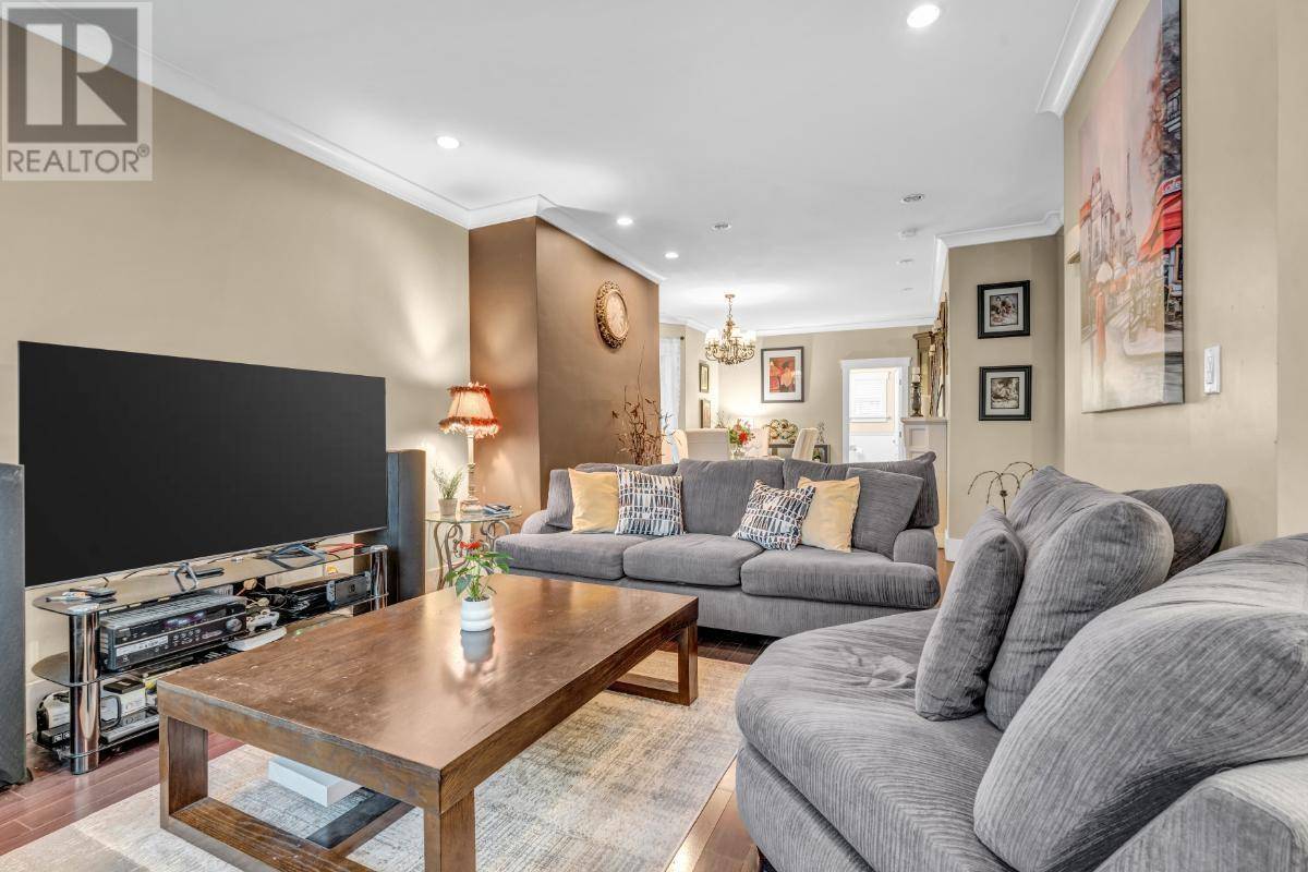 Vancouver, BC V6K1Y4,2385 W 7TH AVENUE