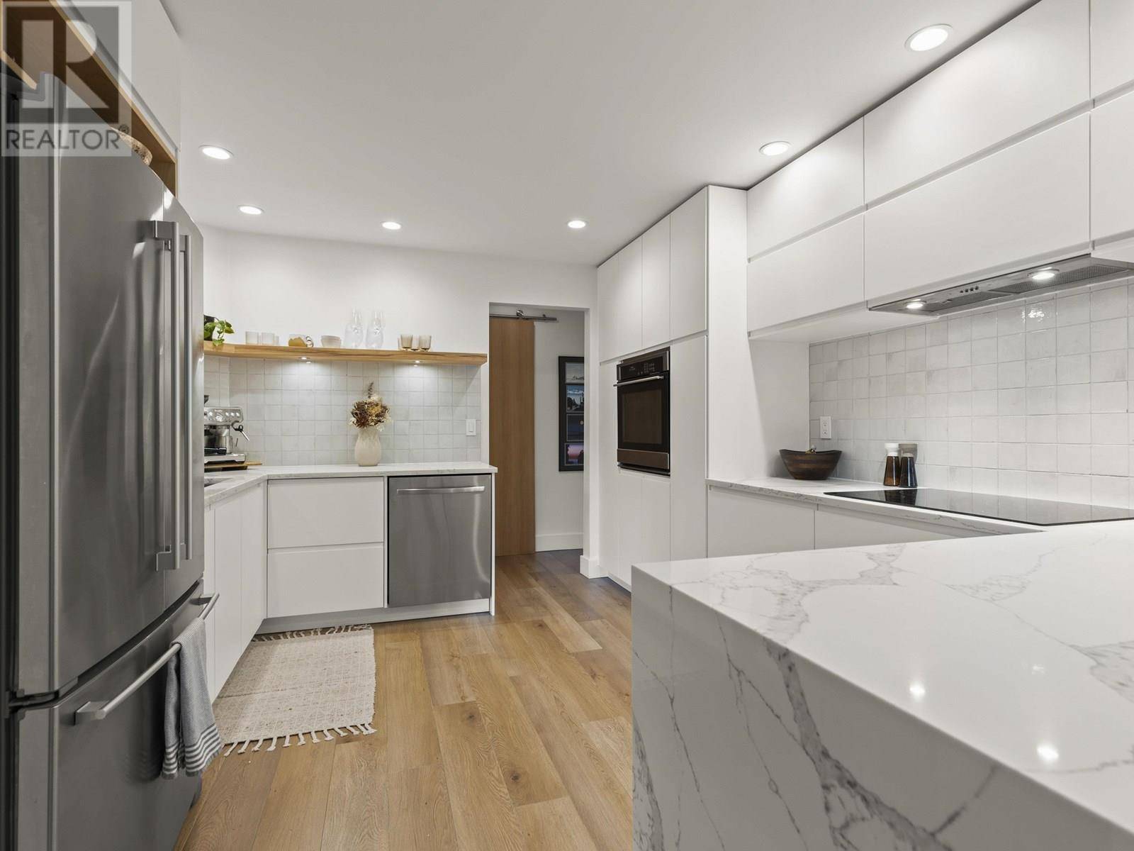 North Vancouver, BC V7J1Z9,1150 LYNN VALLEY RD #105