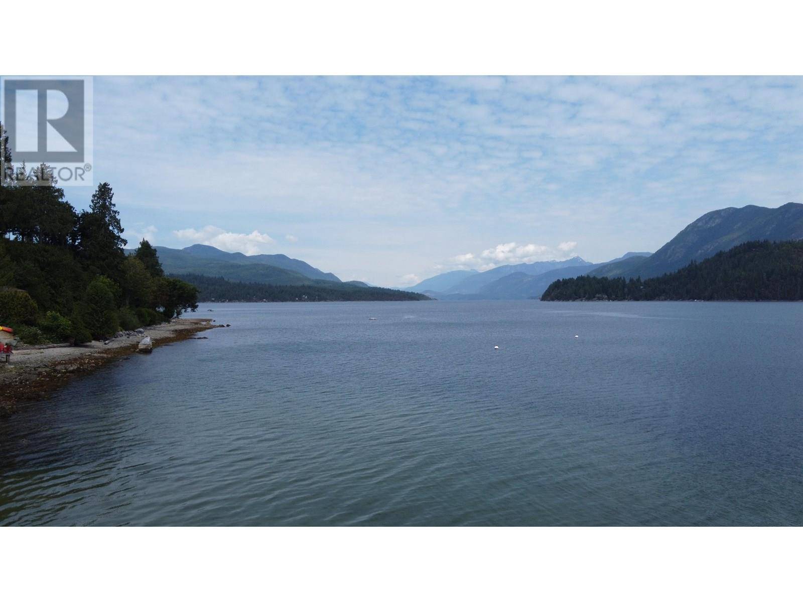 Sechelt, BC V7Z0P8,6340 N GALE AVENUE