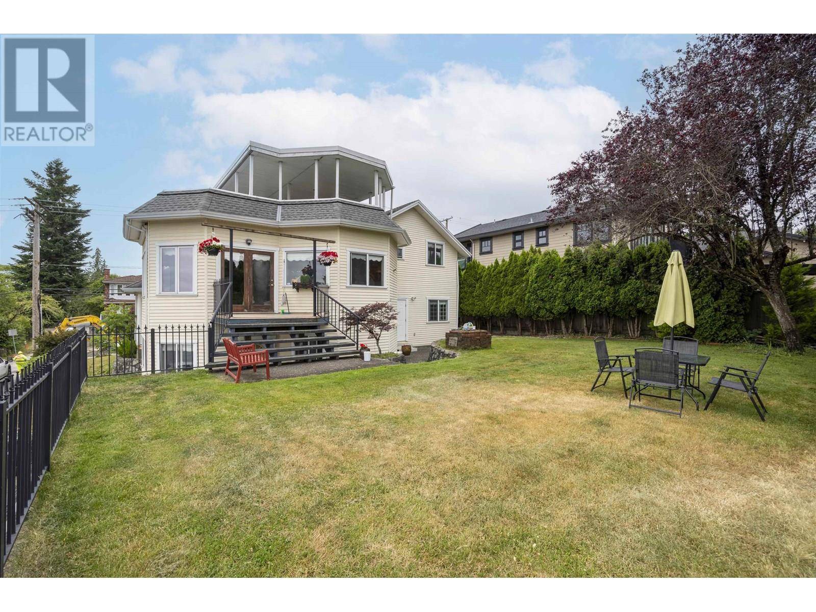 New Westminster, BC V3M4T1,607 EIGHTEENTH STREET