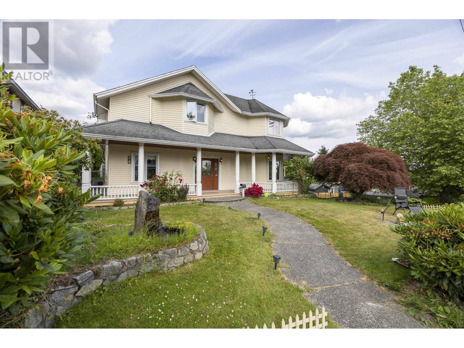 New Westminster, BC V3M4T1,607 EIGHTEENTH STREET