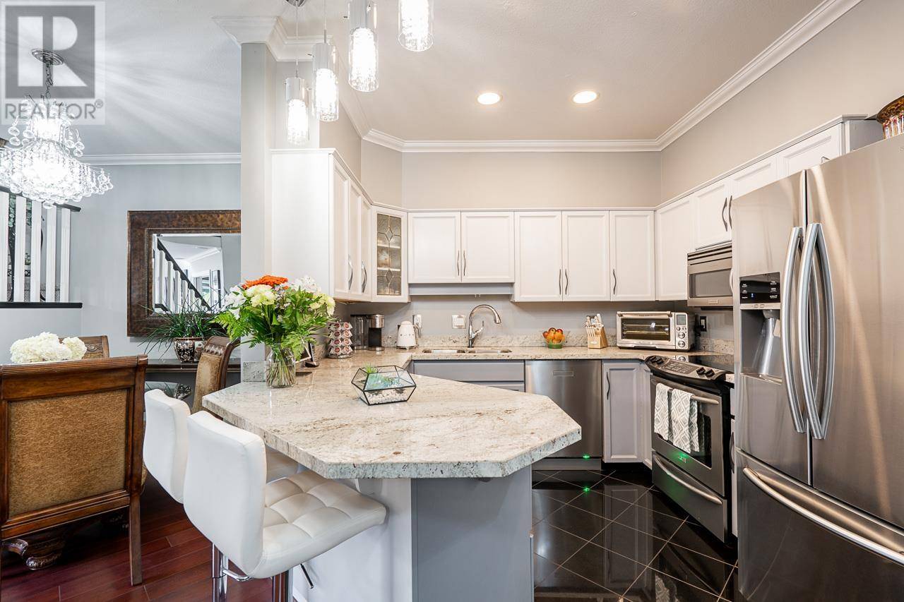 New Westminster, BC V3L5P9,25 RICHMOND ST #210